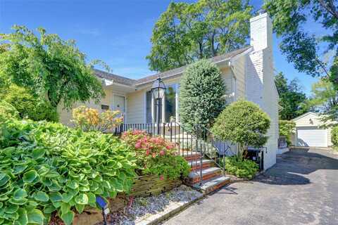 1 Exeter Place, Glen Head, NY 11545
