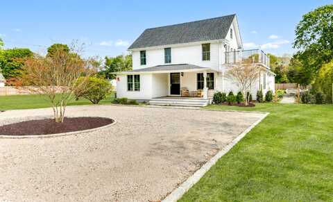 11 Shinnecock Road, Hampton Bays, NY 11946