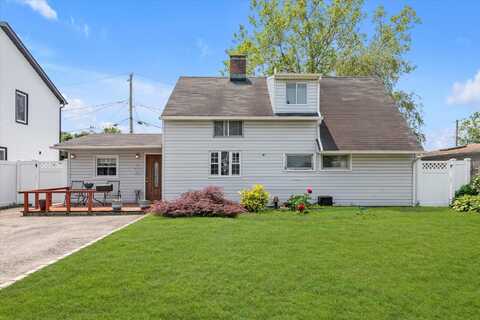 8 Trumpet Lane, Levittown, NY 11756