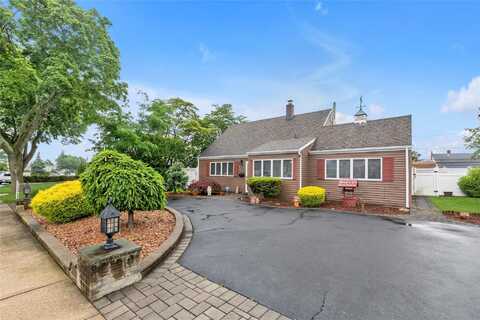 16 Crescent Lane, Levittown, NY 11756