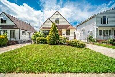 8140 268th Street, Glen Oaks, NY 11004