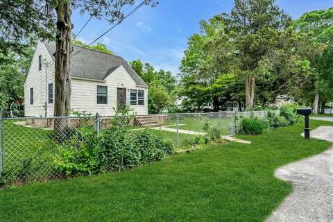 17 Lexington Road, Shirley, NY 11967