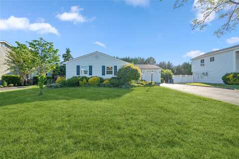 116 Nimbus Road, Holbrook, NY 11741