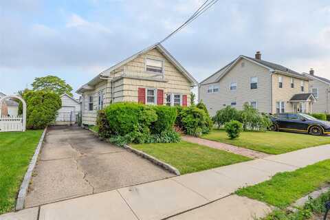 43 Westbury Avenue, Mineola, NY 11501
