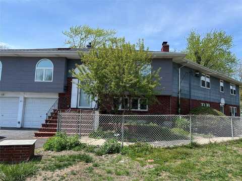 82 Yale Avenue, Oakdale, NY 11769