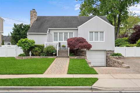3322 Bayfield Boulevard, Oceanside, NY 11572