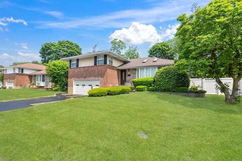 18 Birchwood Park Drive, Syosset, NY 11791