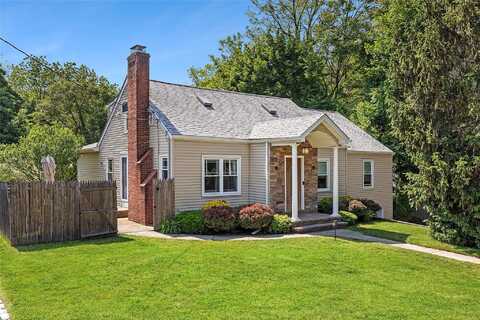 9 Hillside Avenue, Woodbury, NY 11797