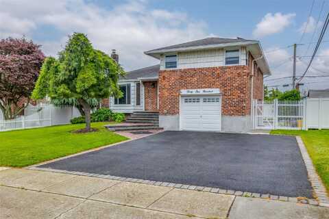 4100 Meadow Lane, Seaford, NY 11783