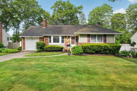 73 8th Avenue, Kings Park, NY 11754