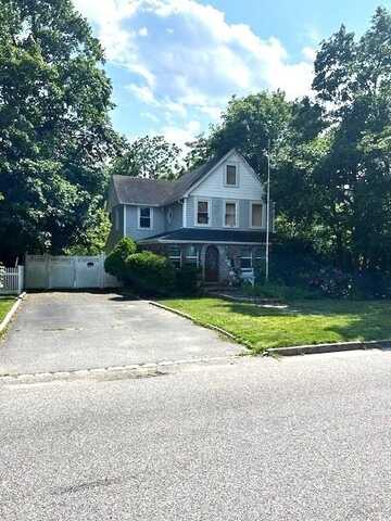 30 Arnold Avenue, West Babylon, NY 11704