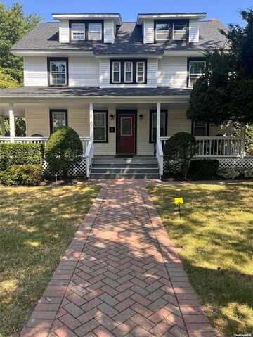 5 Maplewood Road, Huntington Station, NY 11746