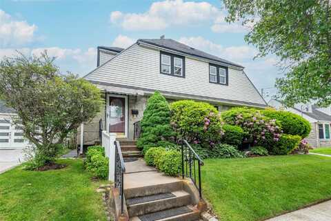 103 Fairfield Avenue, Mineola, NY 11501