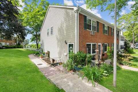 901 Towne House Village, Hauppauge, NY 11749