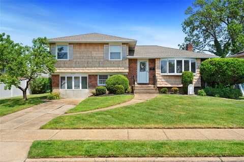 17 Damin Drive, South Farmingdale, NY 11735