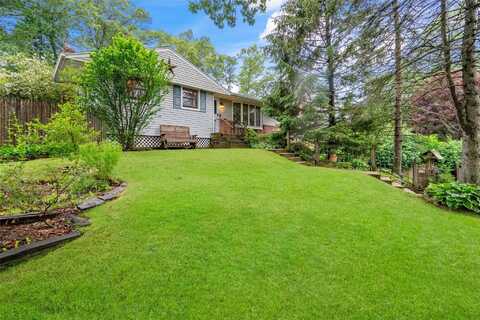 18 Robin Drive, Hauppauge, NY 11788