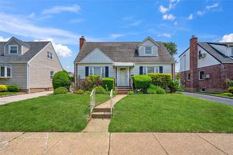 192 Whitehall Road S, Garden City South, NY 11530