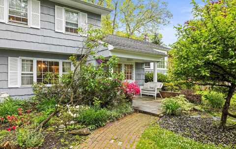 18 McLane Drive, Dix Hills, NY 11746