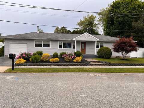 2 Merritt Lane, Center Moriches, NY 11934