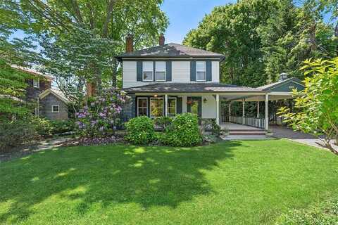 910 New Suffolk Avenue, Mattituck, NY 11952