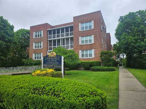 240 central, Lawrence, NY 11559
