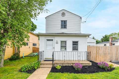 422 President Place, West Babylon, NY 11704