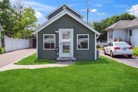 24 Willett Avenue, Sayville, NY 11782
