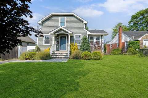 634 Adams Avenue, Lindenhurst, NY 11757