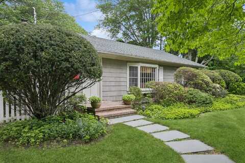 14 Cooper Lane, East Hampton, NY 11937