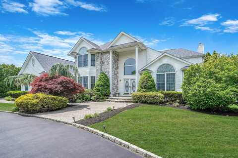 32 Casey Lane, Mount Sinai, NY 11766