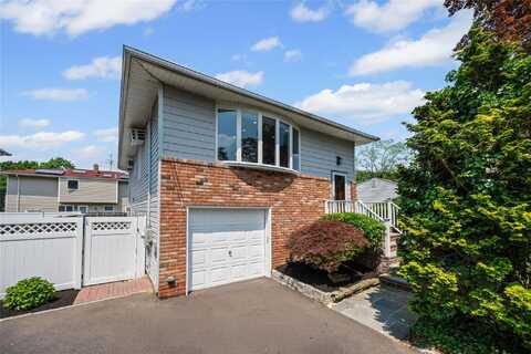 11 Trescott Street, Dix Hills, NY 11746