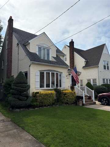 341 Marcellus Road, Mineola, NY 11501