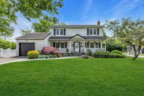 28 Bradford Road, Plainview, NY 11803