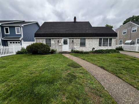 68 Crescent Lane, Levittown, NY 11756