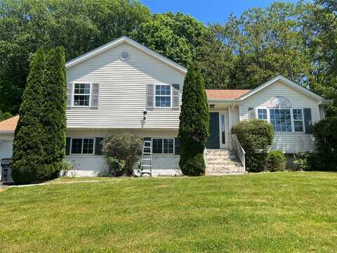 61 Ramblewood Drive, Newburgh, NY 12550