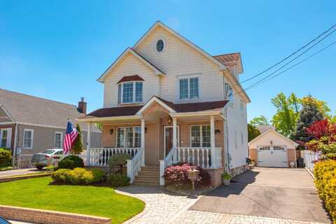 41 Winnie Court, Westbury, NY 11590