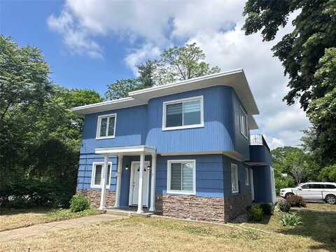 7 Virginia Avenue, Port Washington, NY 11050