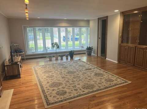 30 Michael Road, Syosset, NY 11791