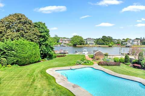 161 Wampum Lane, West Islip, NY 11795