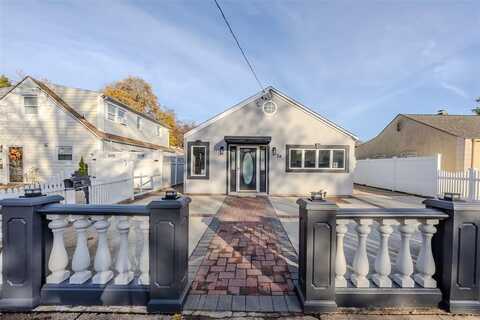 24 Commander Avenue, Hempstead, NY 11550