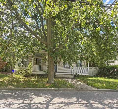 252 Locust Avenue, Babylon, NY 11702