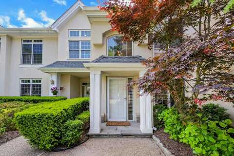 92 Doral Greens West Drive W, Rye Brook, NY 10573