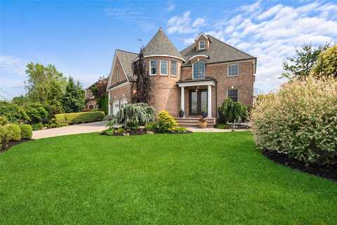 101 Stillwater Avenue, Massapequa, NY 11758