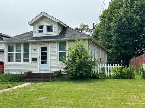 18 Cedar Avenue, Farmingdale, NY 11735