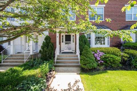 7 Lorien Place, Melville, NY 11747