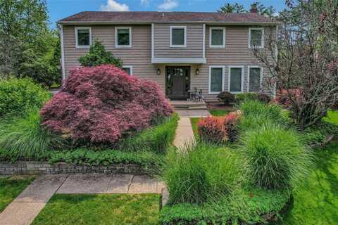 15 Turret Lane, Woodbury, NY 11797