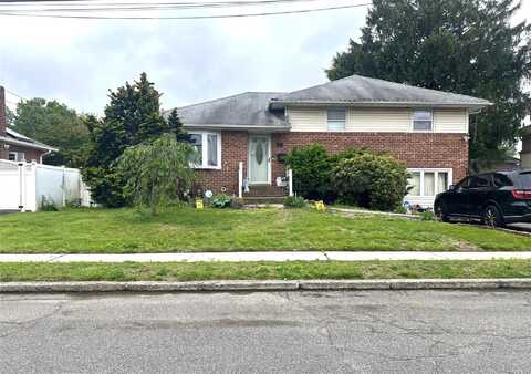 11 Berryhill Lane, Bethpage, NY 11714