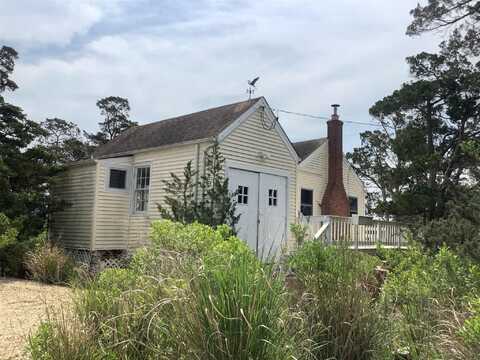 1 Driftwood Lane, Nissequogue, NY 11780