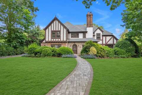 77 Hampton Road, Garden City, NY 11530