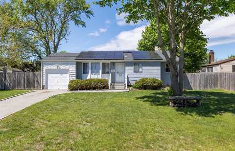 2916 Rhode Island Avenue, Medford, NY 11763